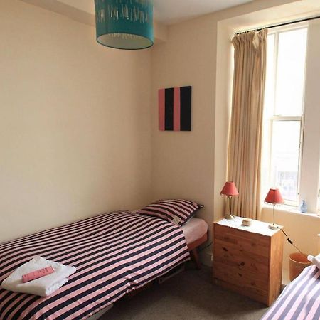 Entire Apartment In Единбург Екстериор снимка