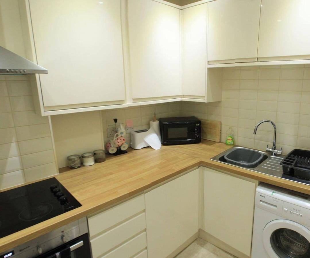 Entire Apartment In Единбург Екстериор снимка